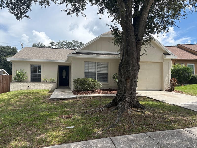 432 Regal Park Dr, Valrico, FL 33594