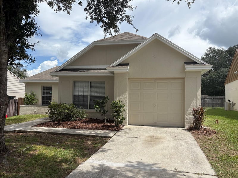 432 Regal Park Dr, Valrico, FL 33594