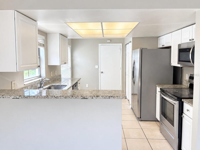 432 Regal Park Dr, Valrico, FL 33594