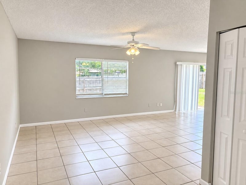 432 Regal Park Dr, Valrico, FL 33594