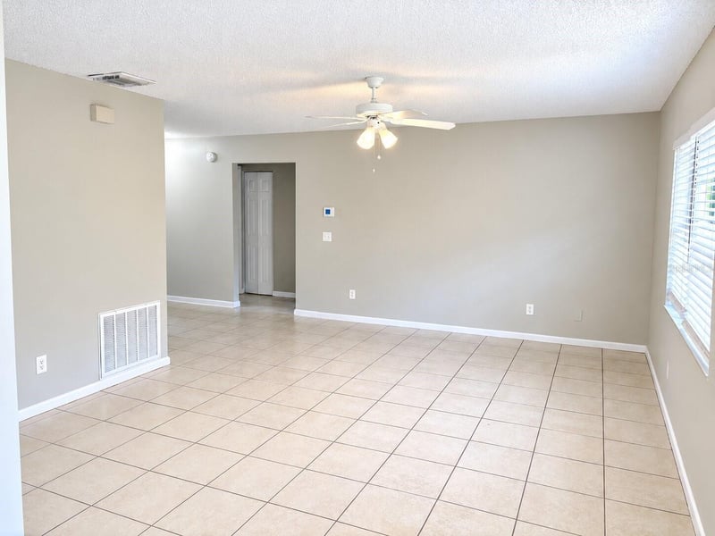 432 Regal Park Dr, Valrico, FL 33594