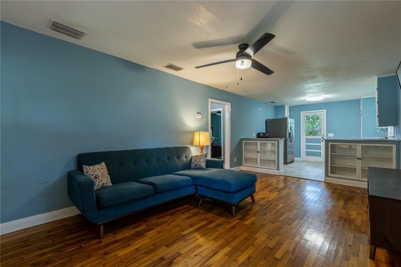 805 E Lambright St, Tampa, FL 33604