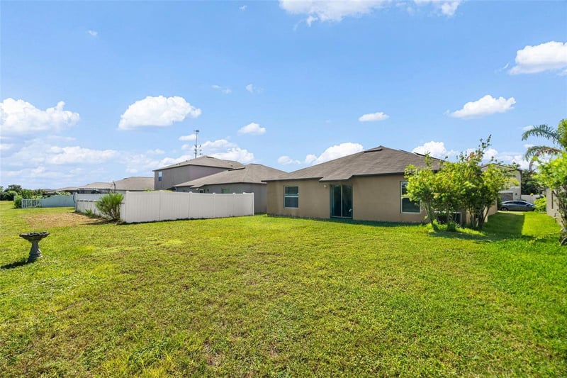 10421 Carloway Hills Dr, Wimauma, FL 33598