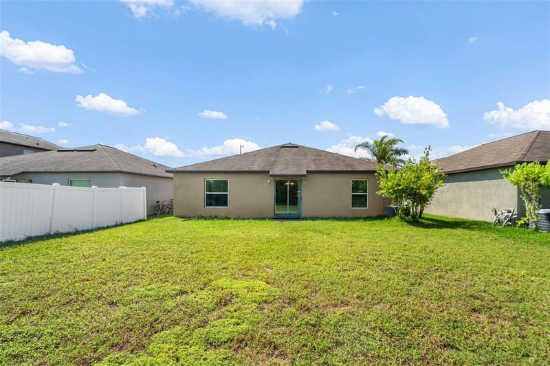 10421 Carloway Hills Dr, Wimauma, FL 33598