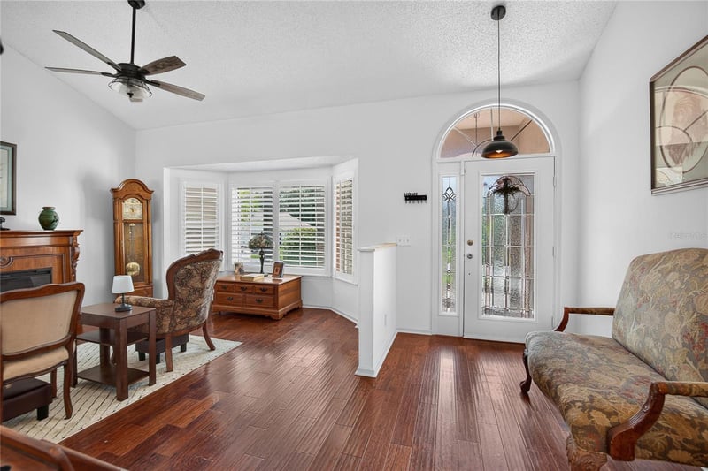 2010 River Park Ct, Valrico, FL 33596