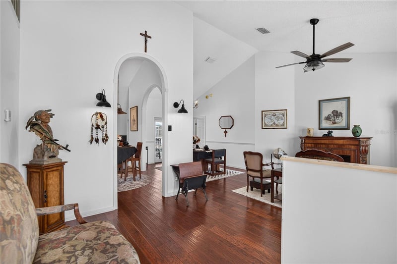 2010 River Park Ct, Valrico, FL 33596