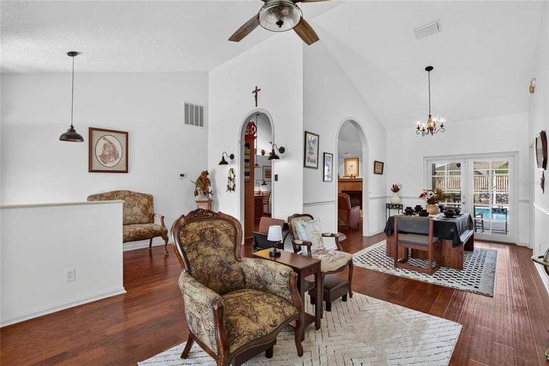 2010 River Park Ct, Valrico, FL 33596