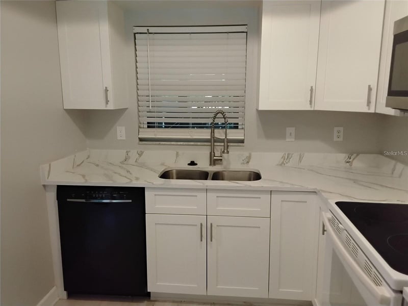 1100 E Bay Dr #82, Largo, FL 33770