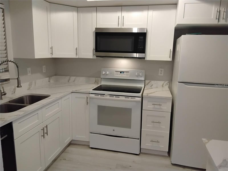 1100 E Bay Dr #82, Largo, FL 33770