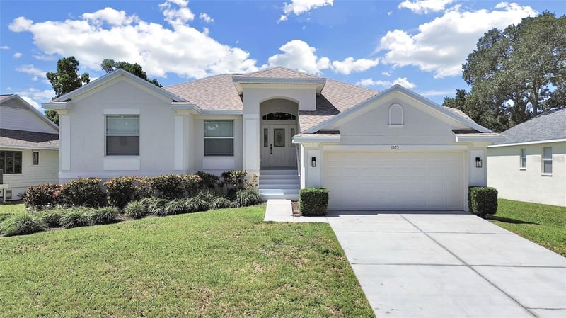 1025 Lake Avoca Pl, Tarpon Springs, FL 34689