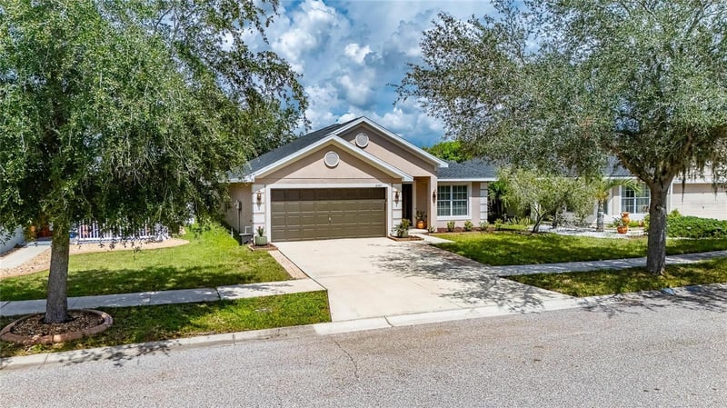 10747 Standing Stone Dr, Wimauma, FL 33598