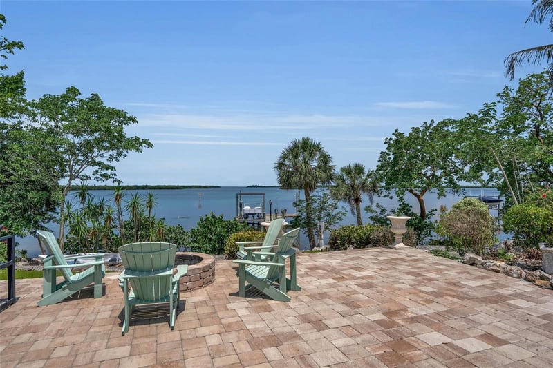 70 Mound Pl, Terra Ceia, FL 34250