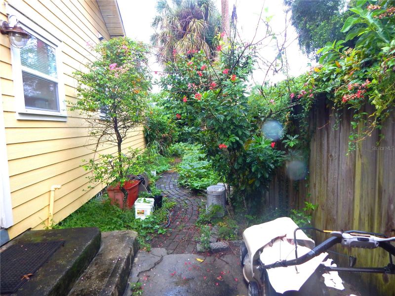 8608 N 9th St, Tampa, FL 33604