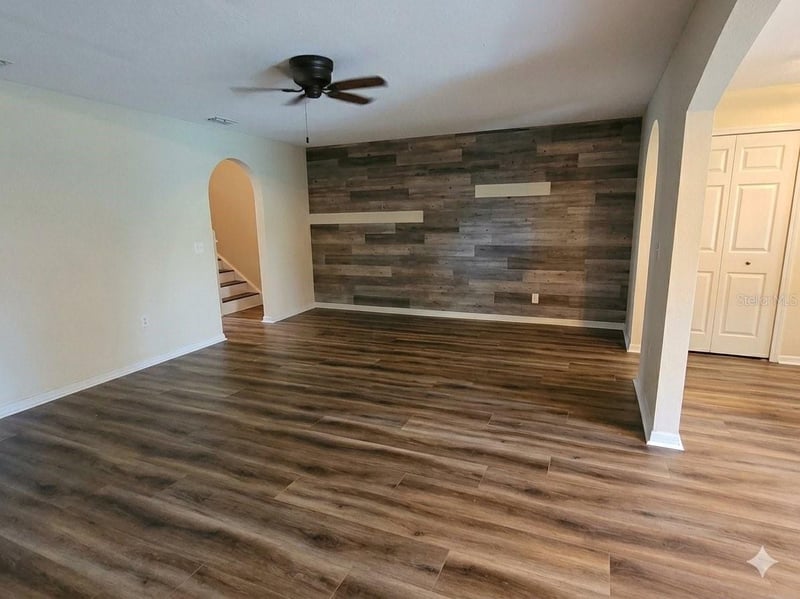 9863 Ashburn Lake Dr, Tampa, FL 33610