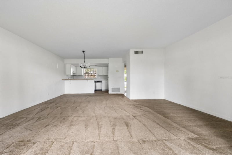 43 Country Club Dr, Largo, FL 33771