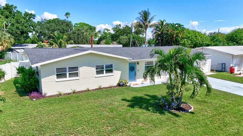 3672 Searobin Dr SE, St Petersburg, FL 33705