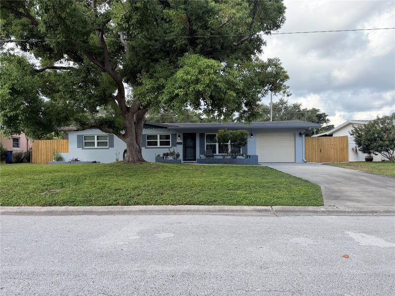 2700 56th Ln N, St Petersburg, FL 33710