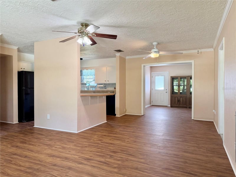 2700 56th Ln N, St Petersburg, FL 33710