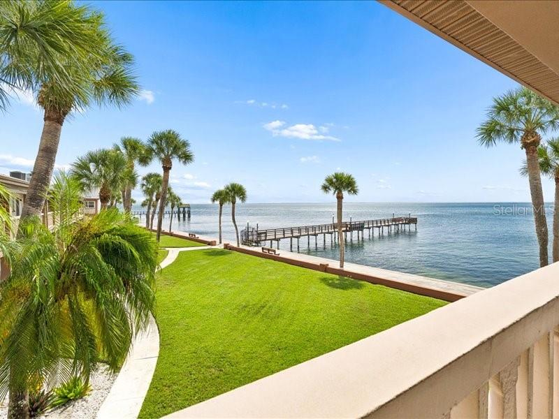650 Pinellas Point Dr S #240, St Petersburg, FL 33705