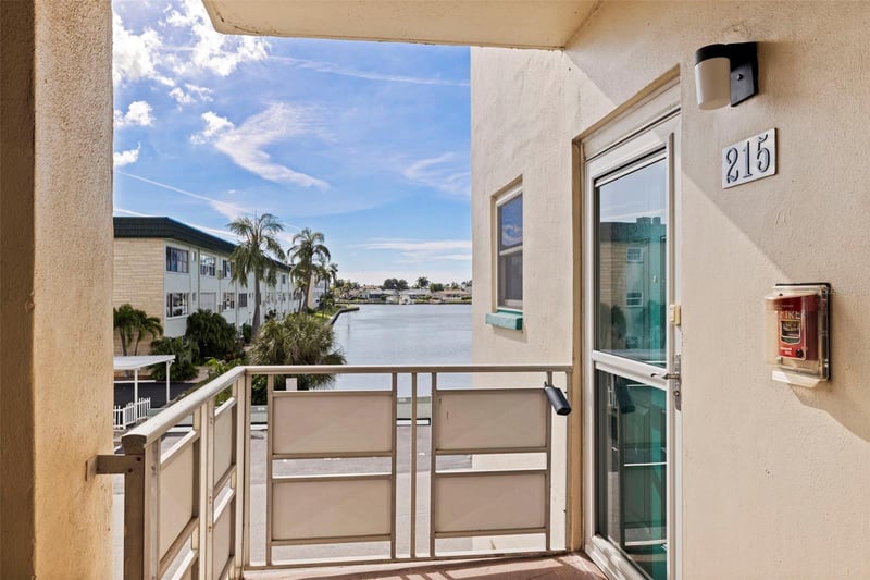 2960 59th St #215, Gulfport, FL 33707
