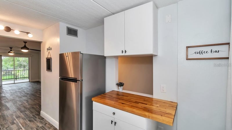 4435 1st St NE #308, St Petersburg, FL 33703