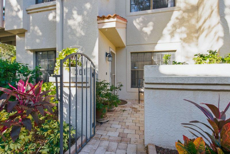 301 Los Prados Dr #301, Safety Harbor, FL 34695