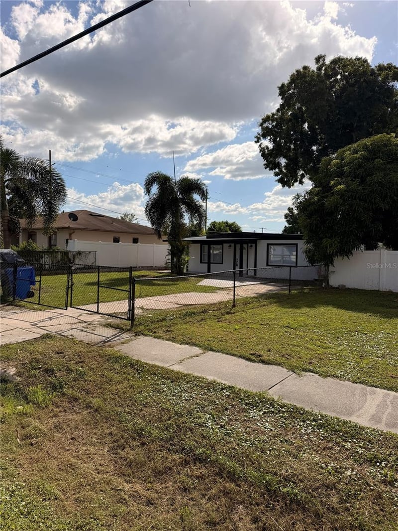 5808 N Lois Ave, Tampa, FL 33614