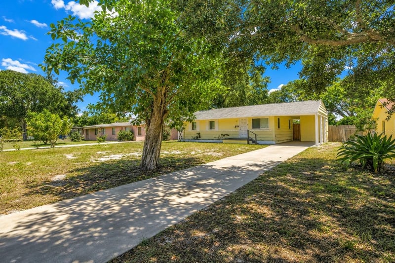 930 Alcazar Way S, St Petersburg, FL 33705