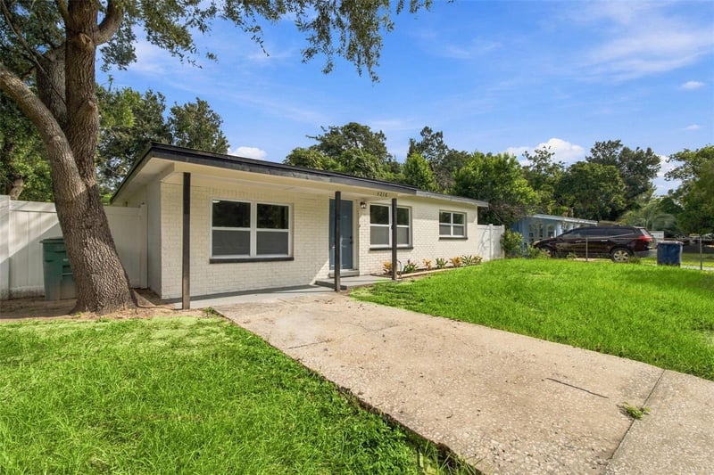 4216 N Sandalwood Cir, Tampa, FL 33617