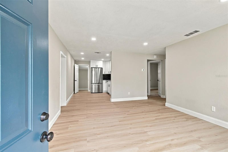 4216 N Sandalwood Cir, Tampa, FL 33617