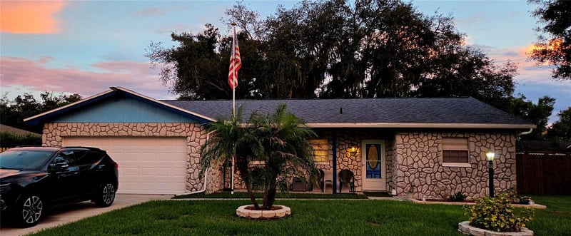3833 Twilight Dr, Valrico, FL 33594