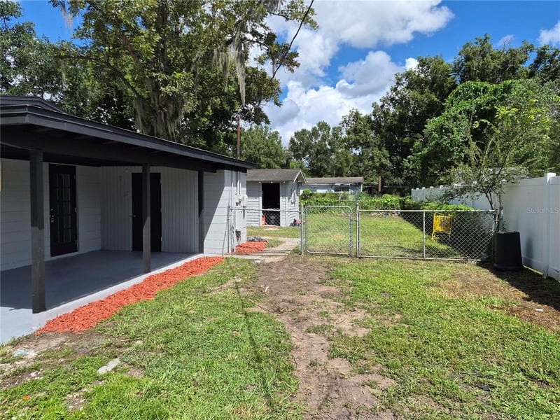 1810 E Carol Dr, Plant City, FL 33563