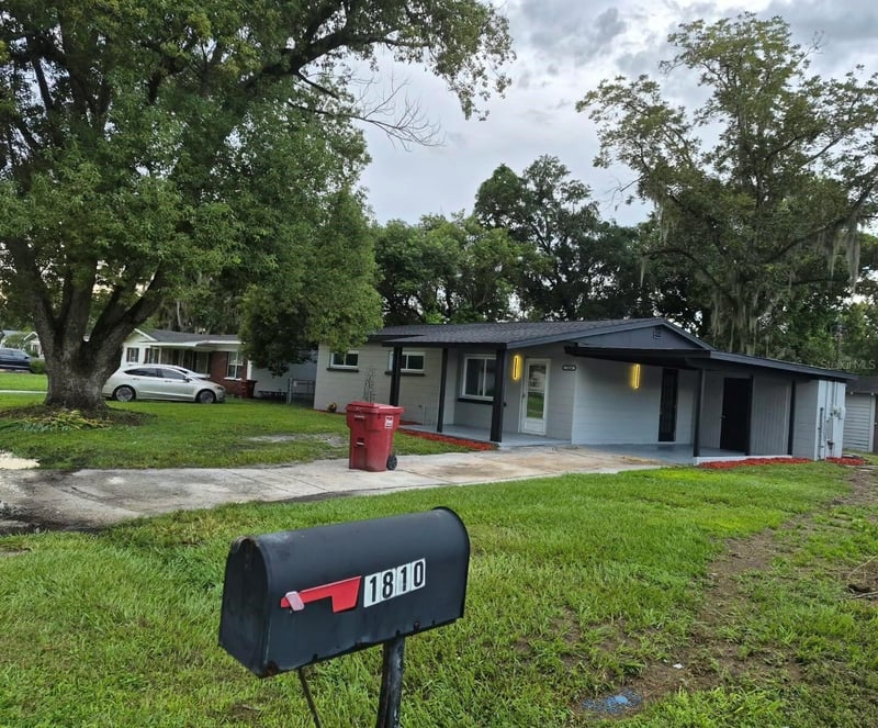 1810 E Carol Dr, Plant City, FL 33563