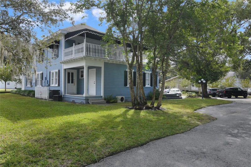 851 N Donnelly St, Mount Dora, FL 32757