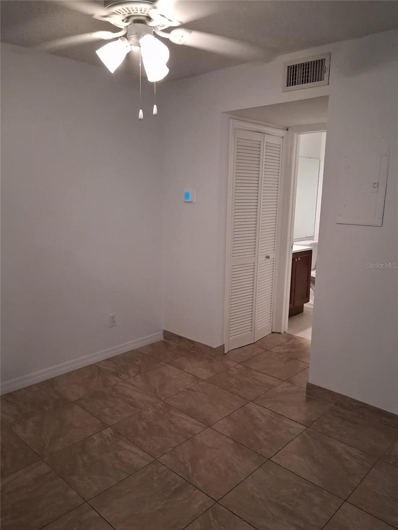 15301 W Pond Woods Dr #303, Tampa, FL 33618