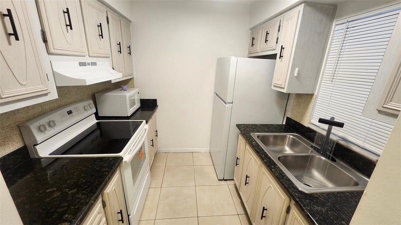 3147 29th Ave N #203, St Petersburg, FL 33713