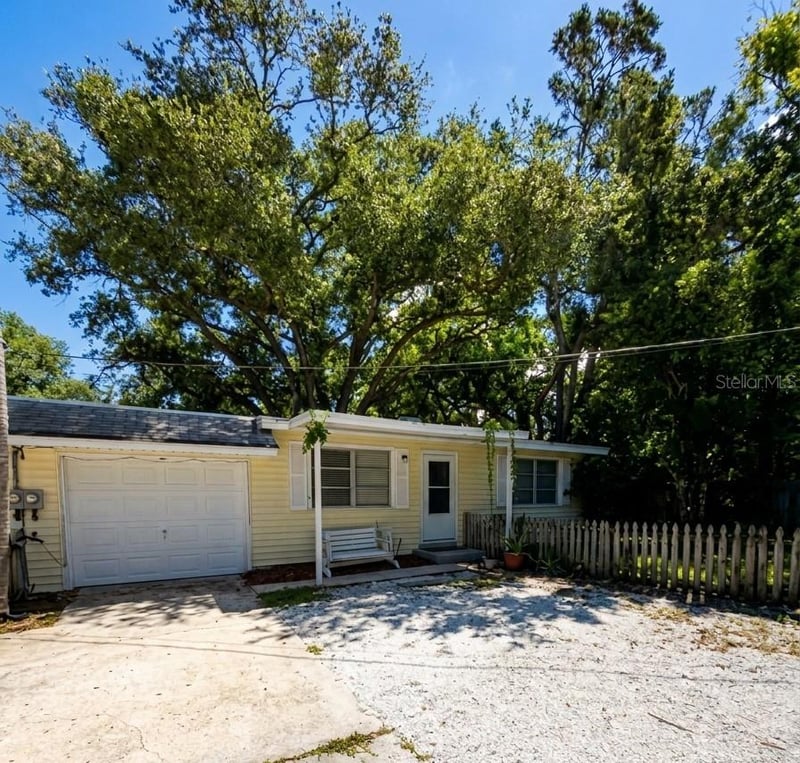211 4th Pl SW, Largo, FL 33770