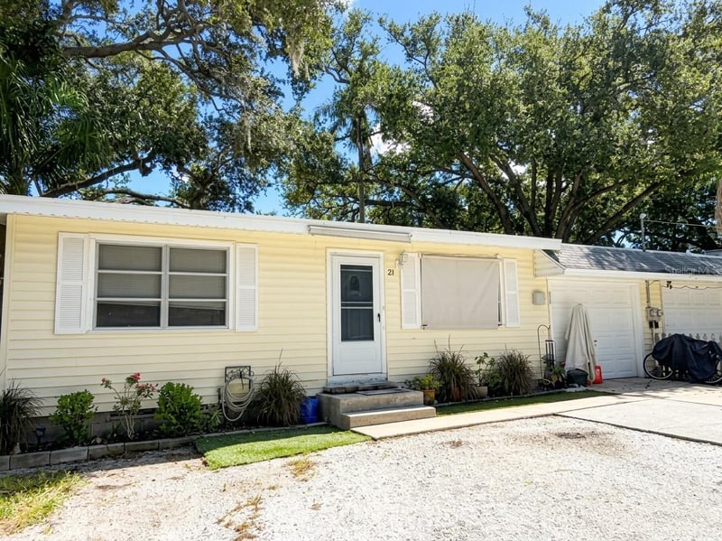 211 4th Pl SW, Largo, FL 33770