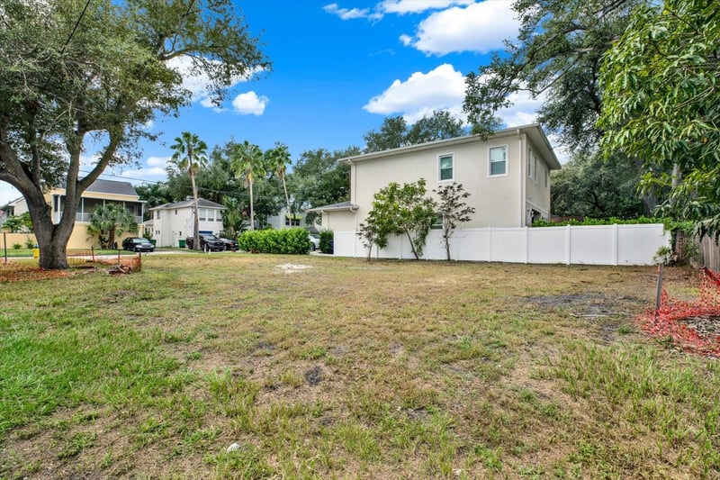 3201 W Fielder St, Tampa, FL 33611