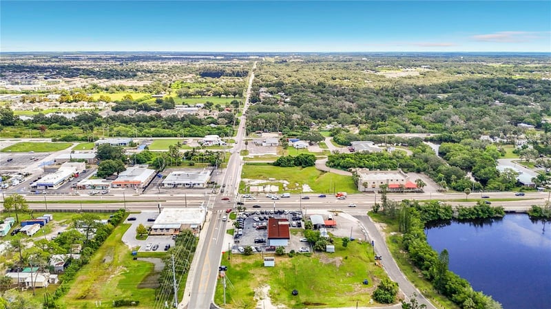 203 1st St NW, Ruskin, FL 33570