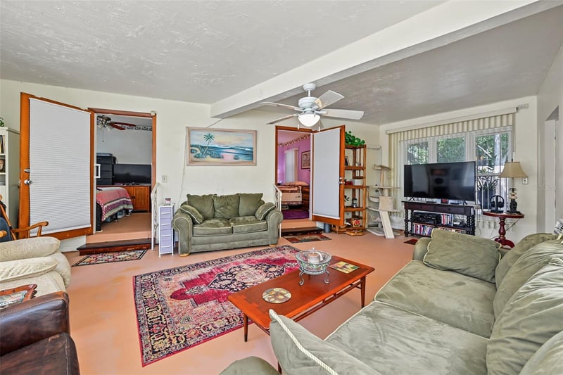 4139 1st St NE, St Petersburg, FL 33703