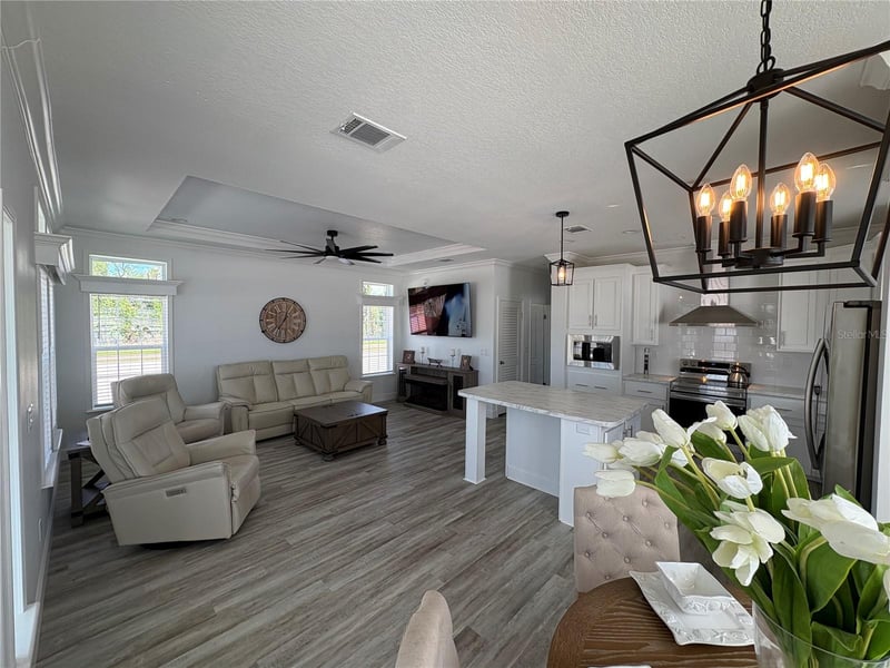 64 5th St, Bradenton, FL 34210
