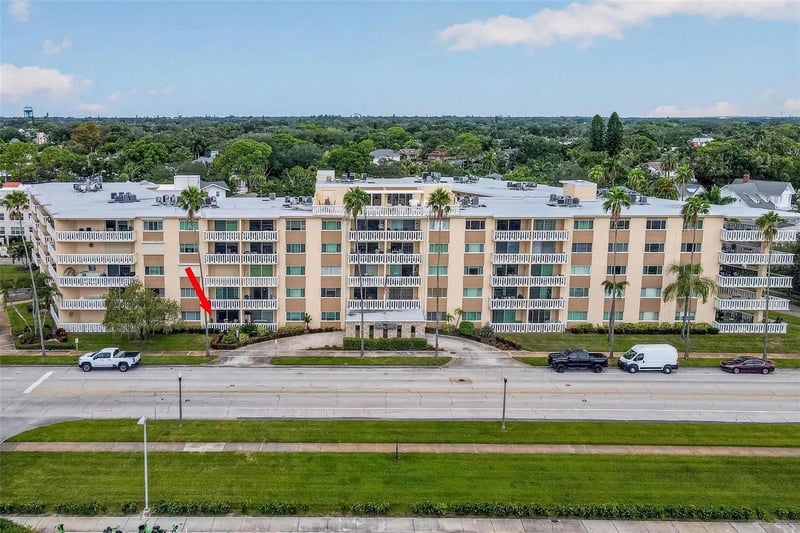 1200 N Shore Dr NE #104, St Petersburg, FL 33701