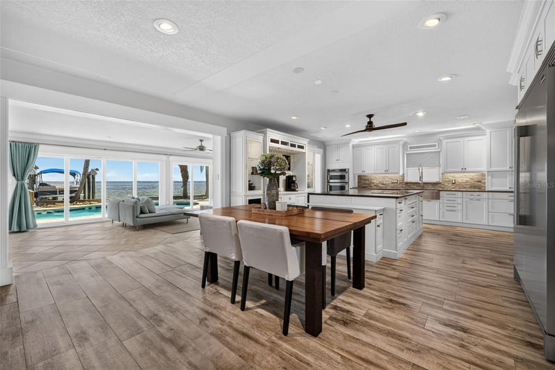 2480 E Bay Isle Dr SE, St Petersburg, FL 33705