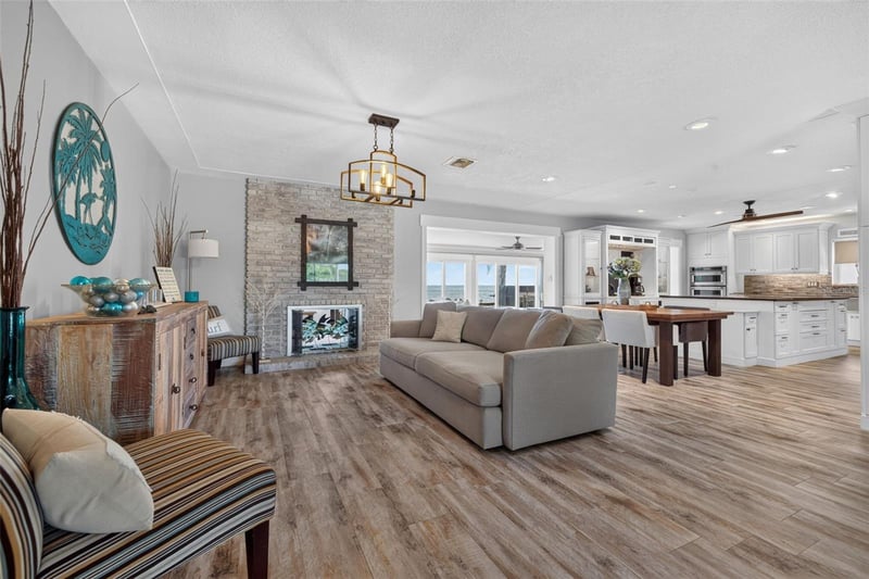 2480 E Bay Isle Dr SE, St Petersburg, FL 33705
