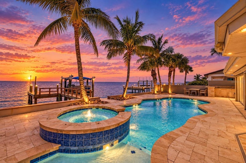 2480 E Bay Isle Dr SE, St Petersburg, FL 33705