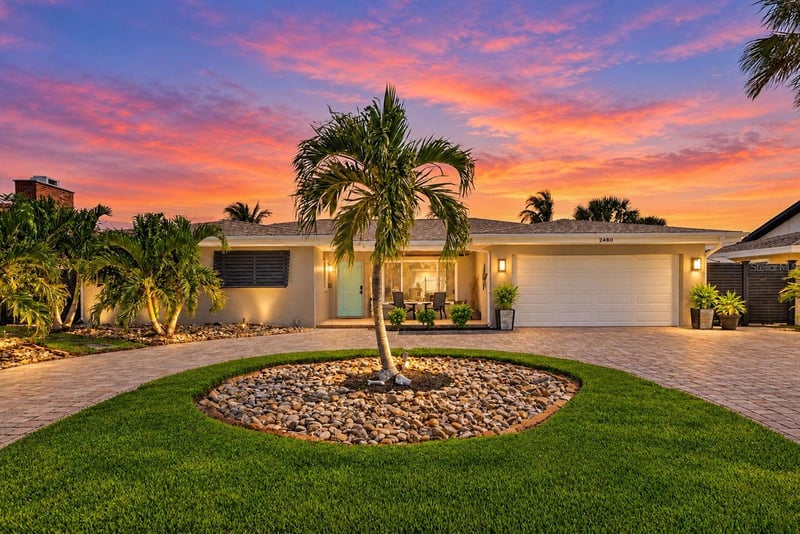2480 E Bay Isle Dr SE, St Petersburg, FL 33705