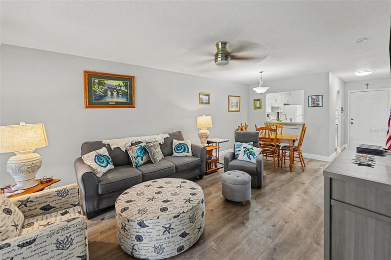 1195 Mission Hills Blvd #37C, Clearwater, FL 33759