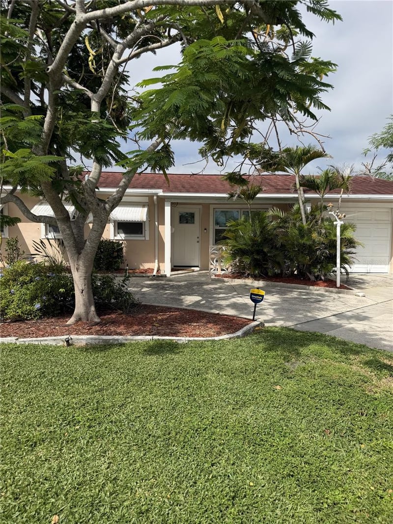9398 Sun Isle Dr NE, St Petersburg, FL 33702