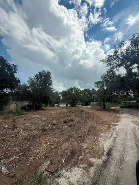 6042 Lewis Dr, Zephyrhills, FL 33542